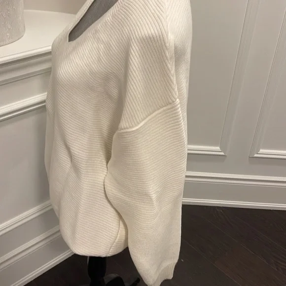 Gorgeous Ivory Sweater - Picture 3 of 7